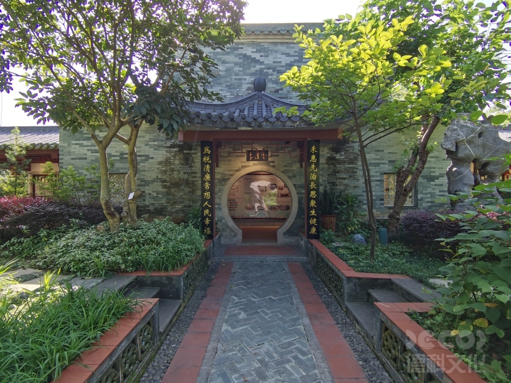 自然歷史展覽館設(shè)計(jì)中如何展示人類(lèi)活動(dòng)對(duì)自然的影響？